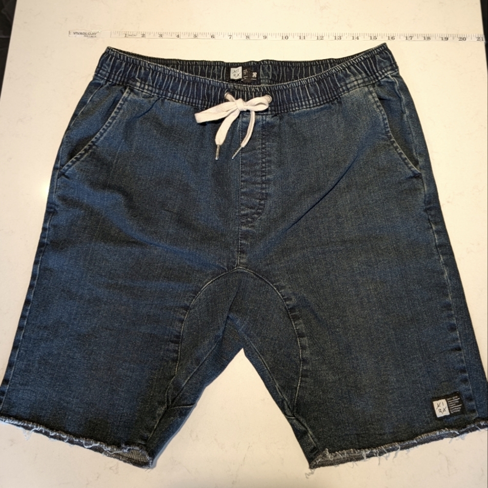 LIRA Men’s Jogger Shorts